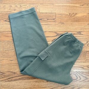 $33 NWOT Lululemon Women’s Mid rise Cargo Pants In Legacy Green Size 6 $148